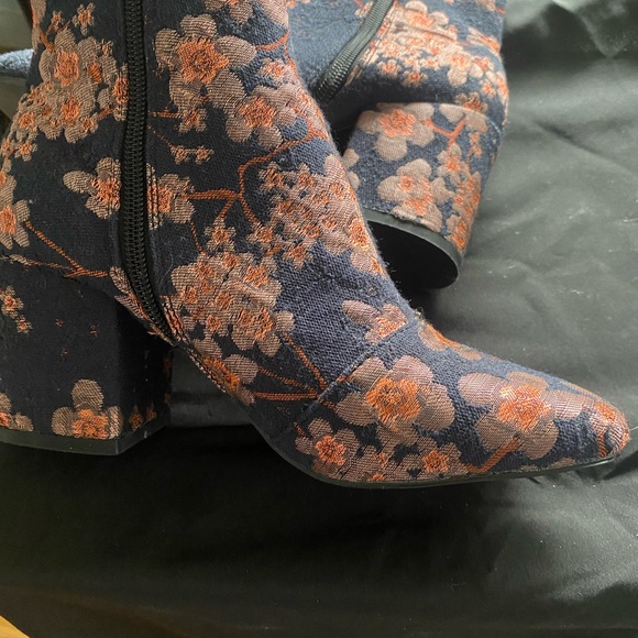 Floral Fabric boots size 6 by Red Star . - Picture 10 of 10